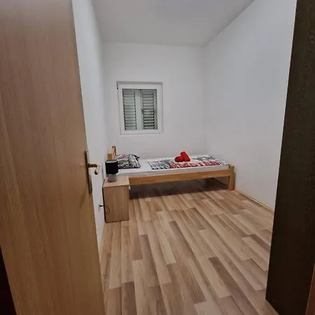Obiteljski Stan Kastel Luksic Apartment Kastela