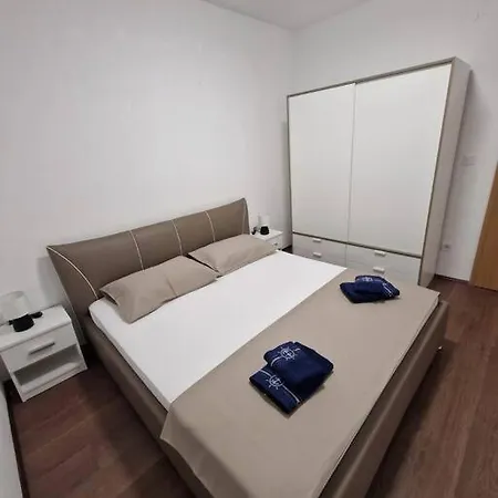 Obiteljski Stan Kastel Luksic Apartment *