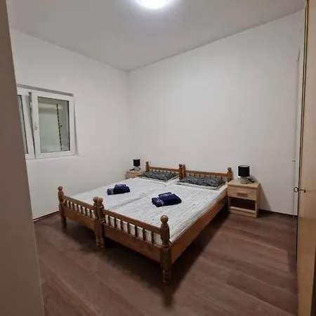 Obiteljski Stan Kastel Luksic Apartment Kastela