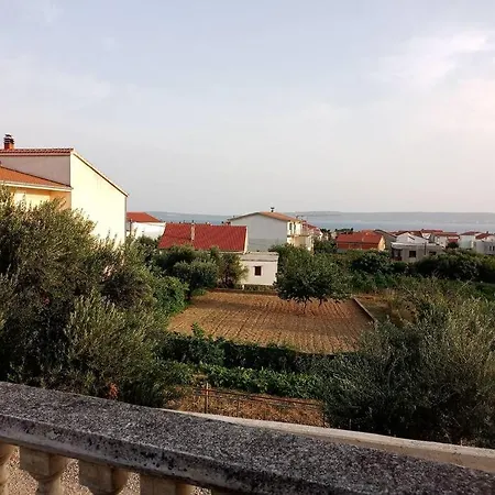 Obiteljski Stan Kastel Luksic Apartman Kaštela