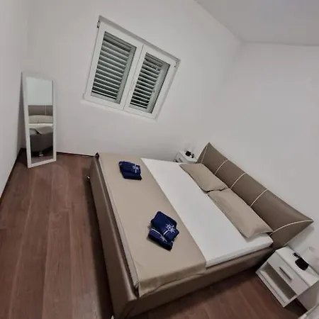 Obiteljski Stan Kastel Luksic Appartement *